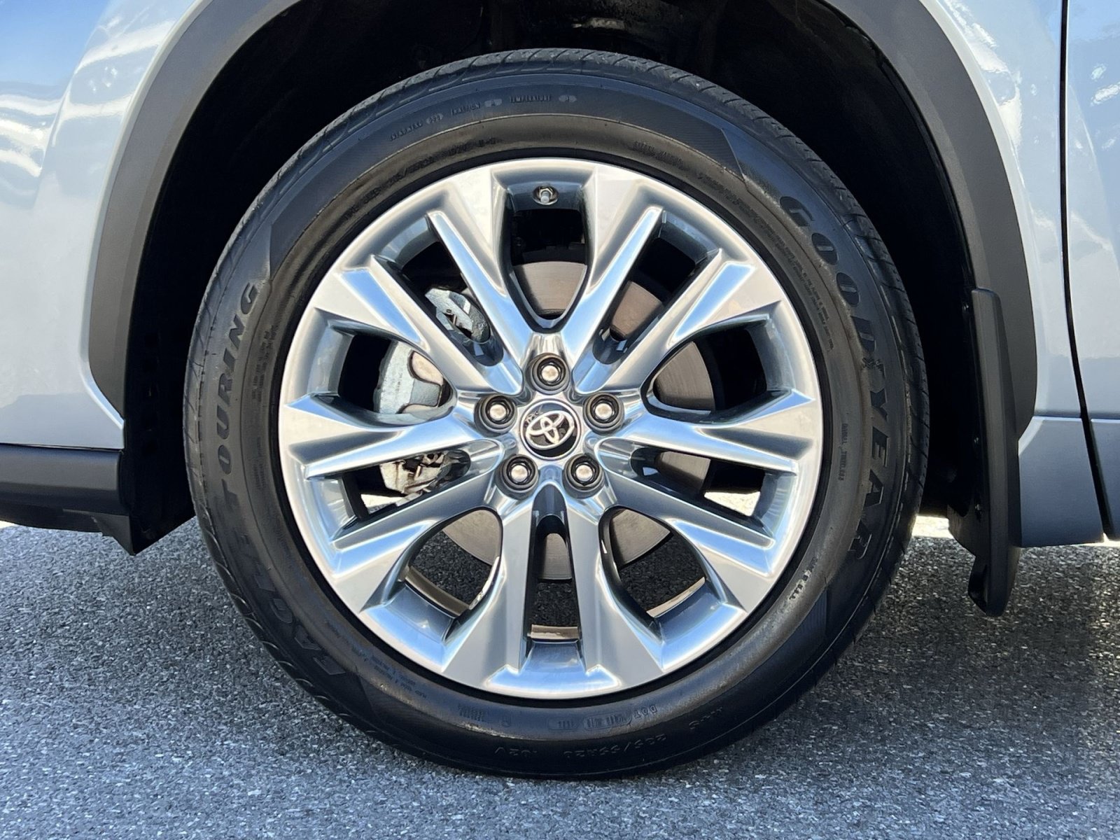 Used 2023 Toyota Highlander Limited AWD/4WD image 17