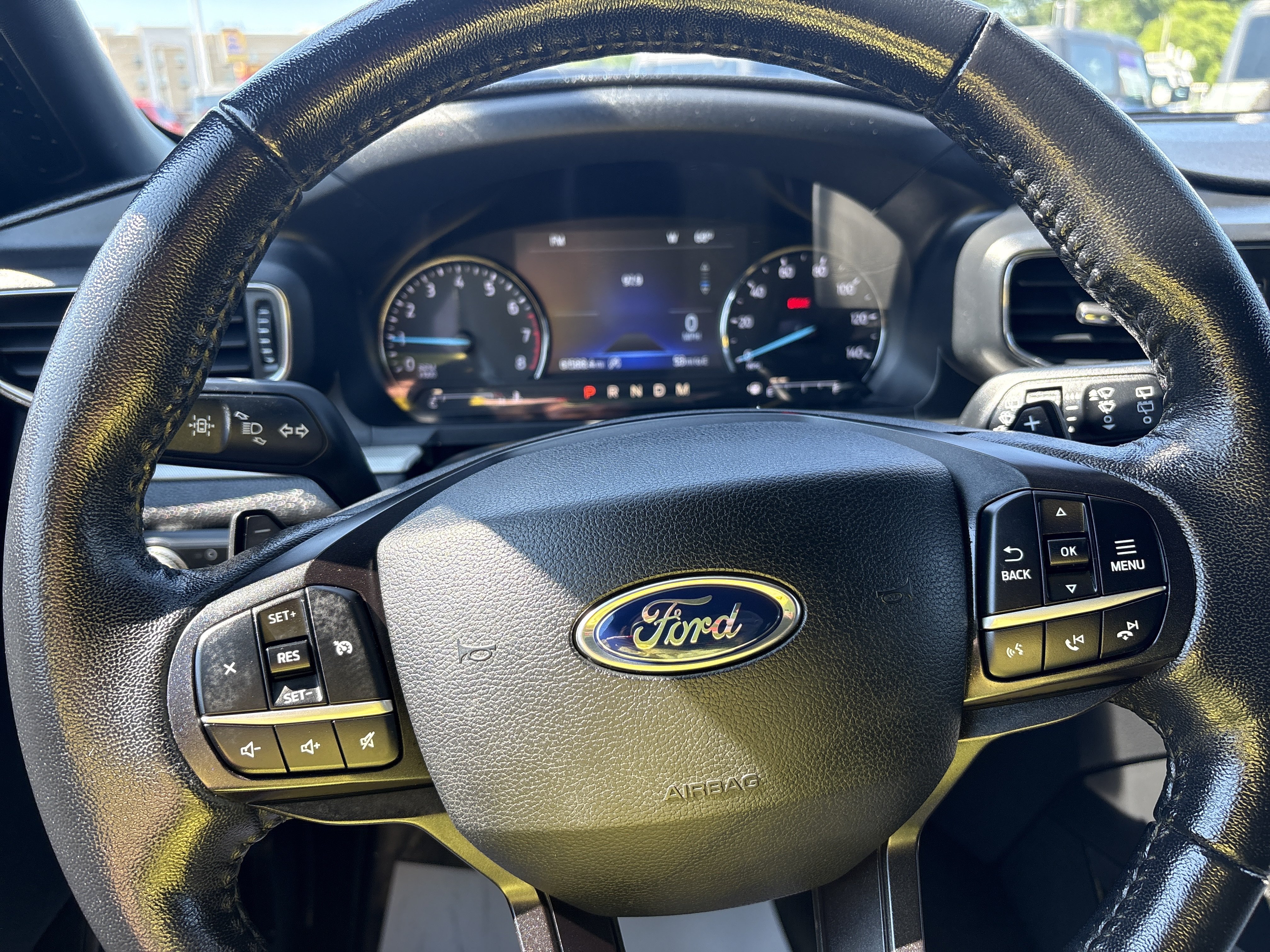 Used 2020 Ford Explorer XLT w/ Equipment Group 202A AWD/4WD image 4