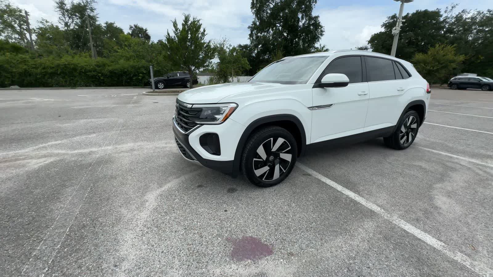Certified 2024 Volkswagen Atlas Cross Sport SE FWD image 4