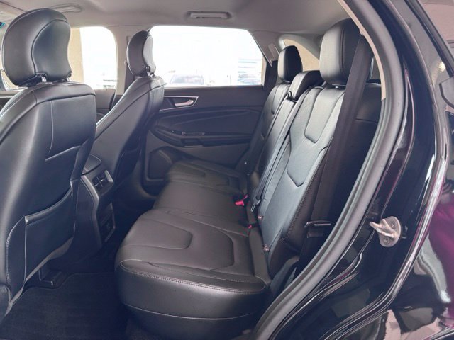 Used 2016 Ford Edge Titanium FWD image 12