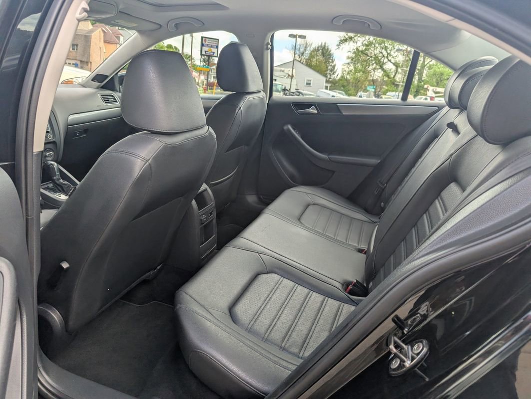 Used 2013 Volkswagen Jetta SEL FWD image 28