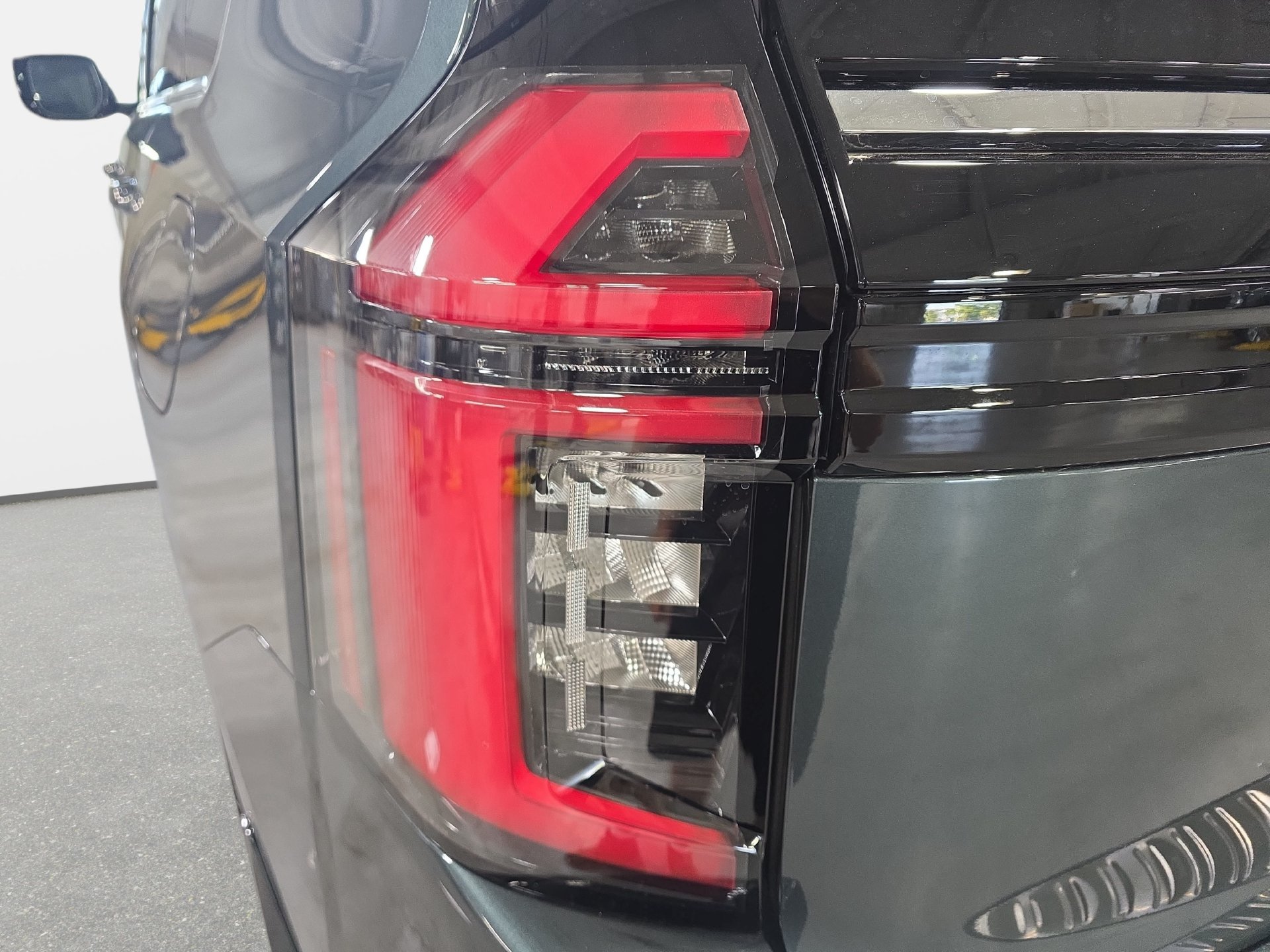 New 2026 Nissan Armada SL w/ Captain's Chari Seat Package AWD/4WD image 31