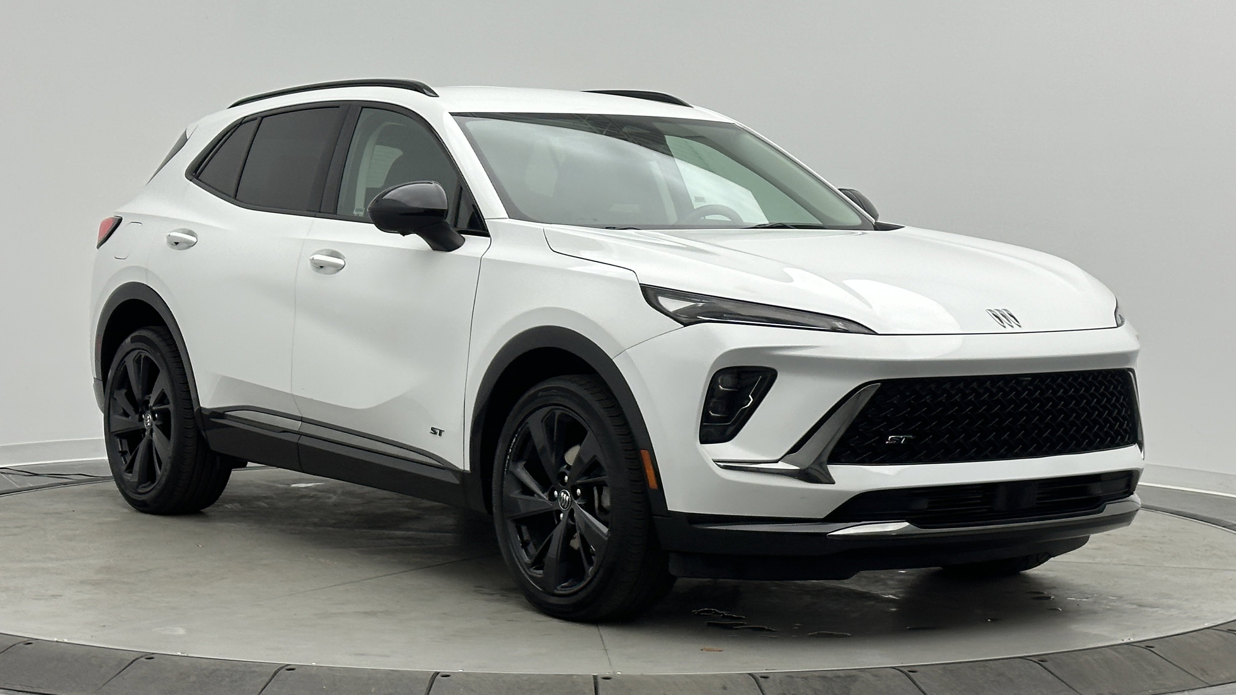 Used 2024 Buick Envision Sport Touring image 3