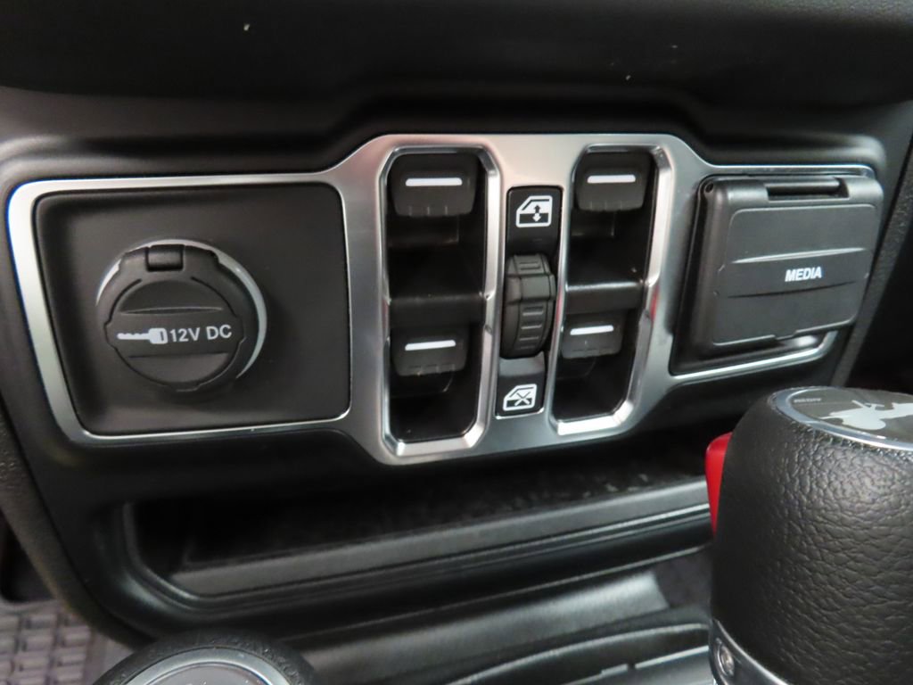 Used 2024 Jeep Wrangler Unlimited Sahara w/ Technology Group AWD/4WD image 58