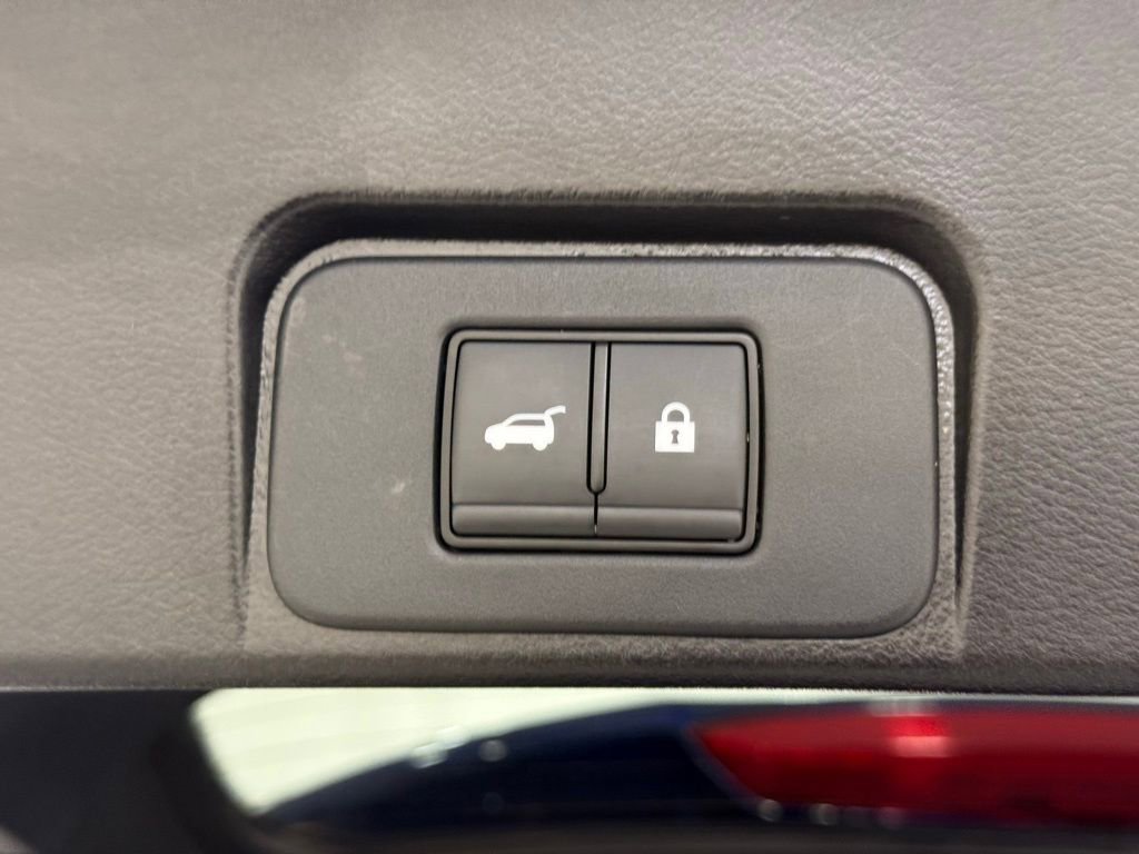 Used 2024 Nissan Rogue SV image 5