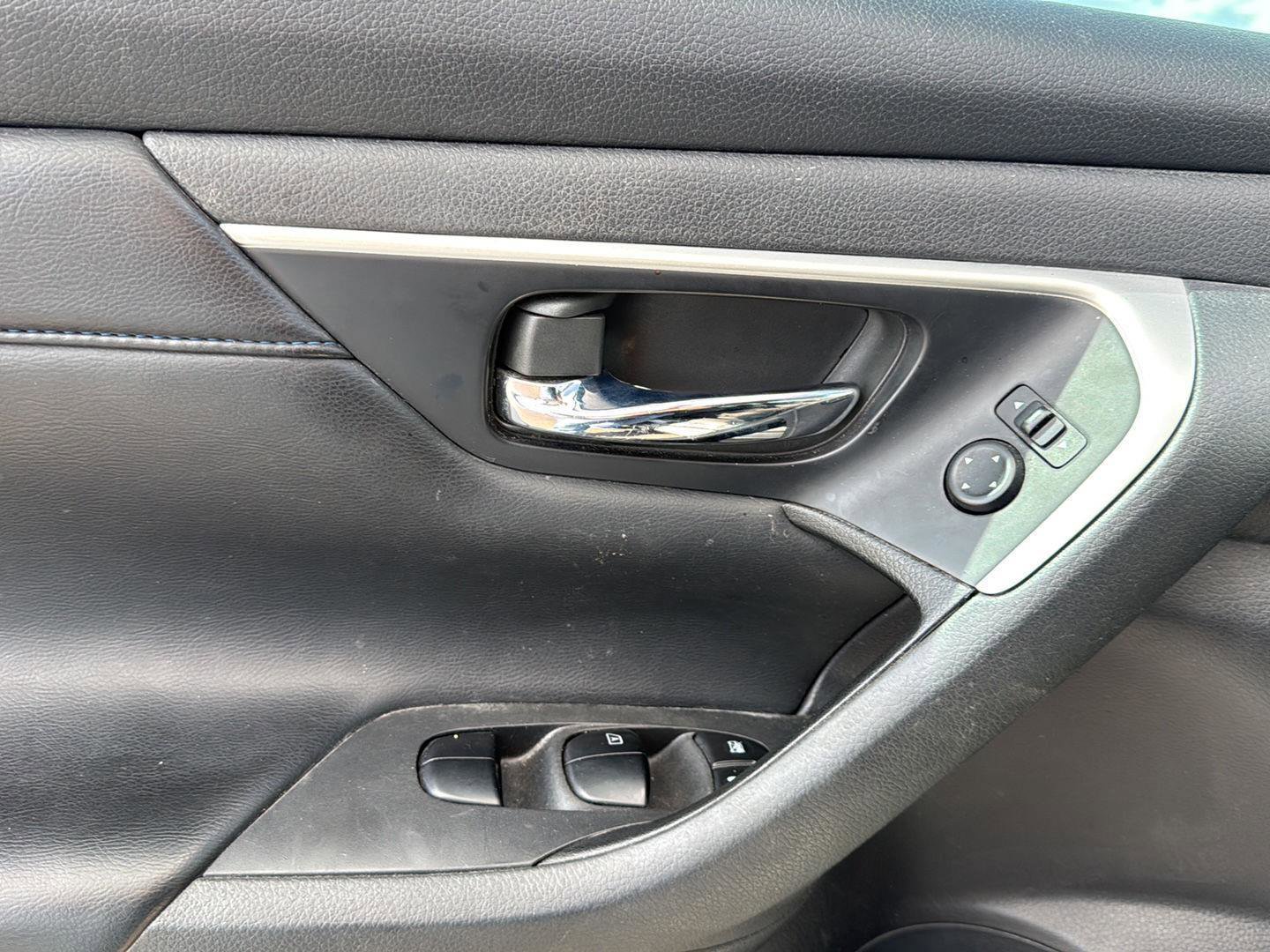 Used 2017 Nissan Altima 2.5 SR w/ Midnight Edition Package image 15