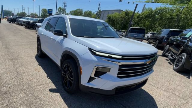 New 2026 Chevrolet Traverse LT w/ Driver Confidence Package AWD/4WD image 4