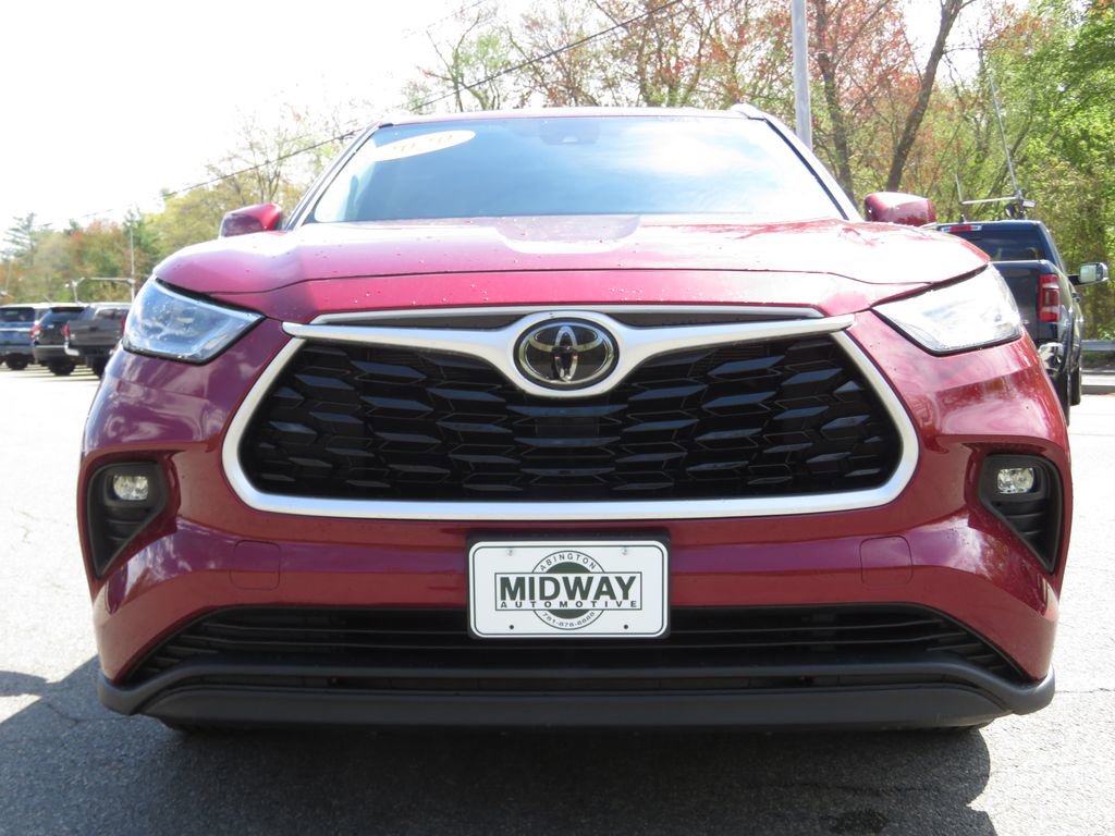 Used 2020 Toyota Highlander XLE AWD/4WD image 2
