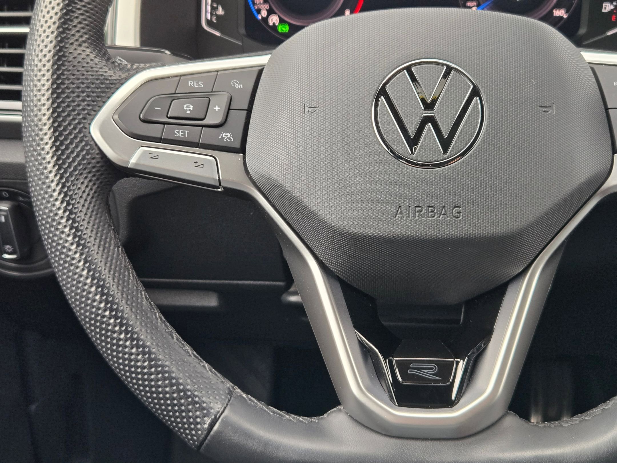 Used 2023 Volkswagen Atlas Cross Sport SEL R-Line AWD/4WD image 21