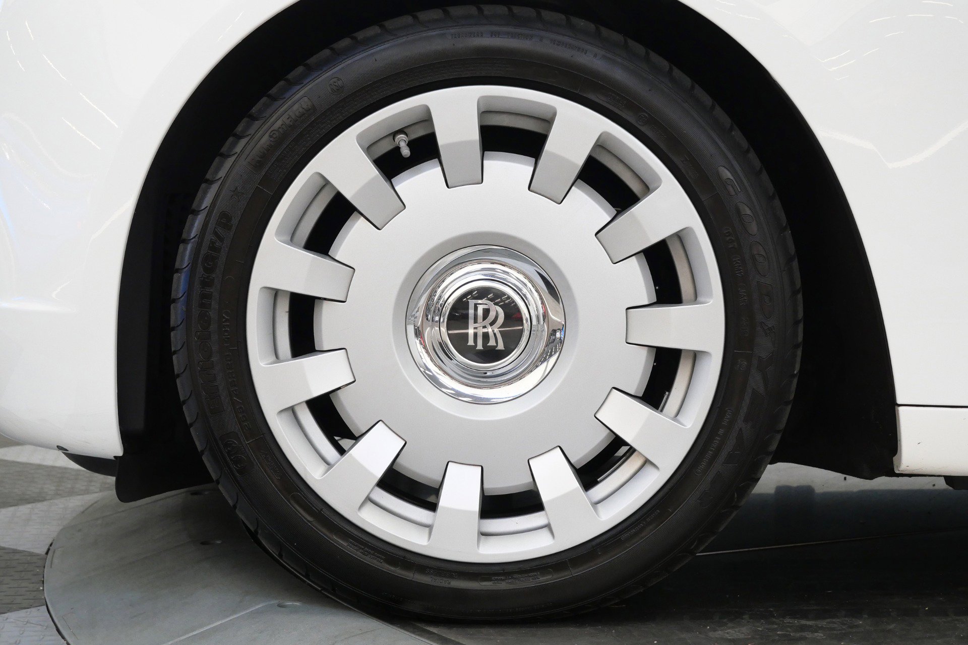 Used 2014 Rolls-Royce Ghost RWD image 10
