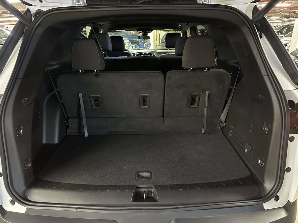 Used 2023 Chevrolet Traverse LT AWD/4WD image 12