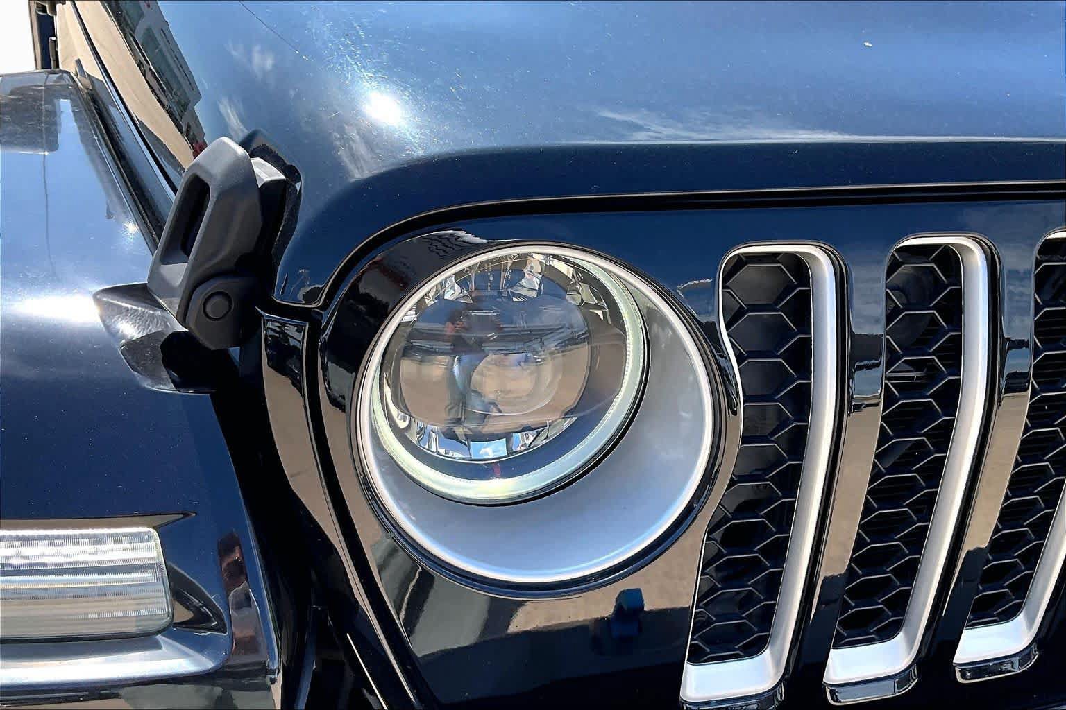 Used 2023 Jeep Wrangler Unlimited Sahara w/ Cold Weather Group AWD/4WD image 24