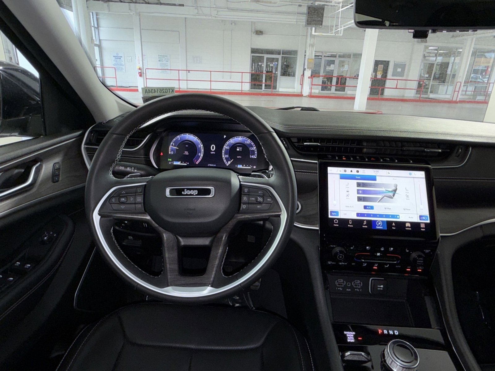 Used 2023 Jeep Grand Cherokee L Limited w/ Luxury Tech Group II AWD/4WD image 16