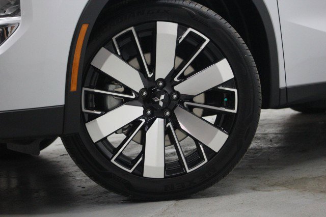 New 2026 Mitsubishi Outlander SE image 3