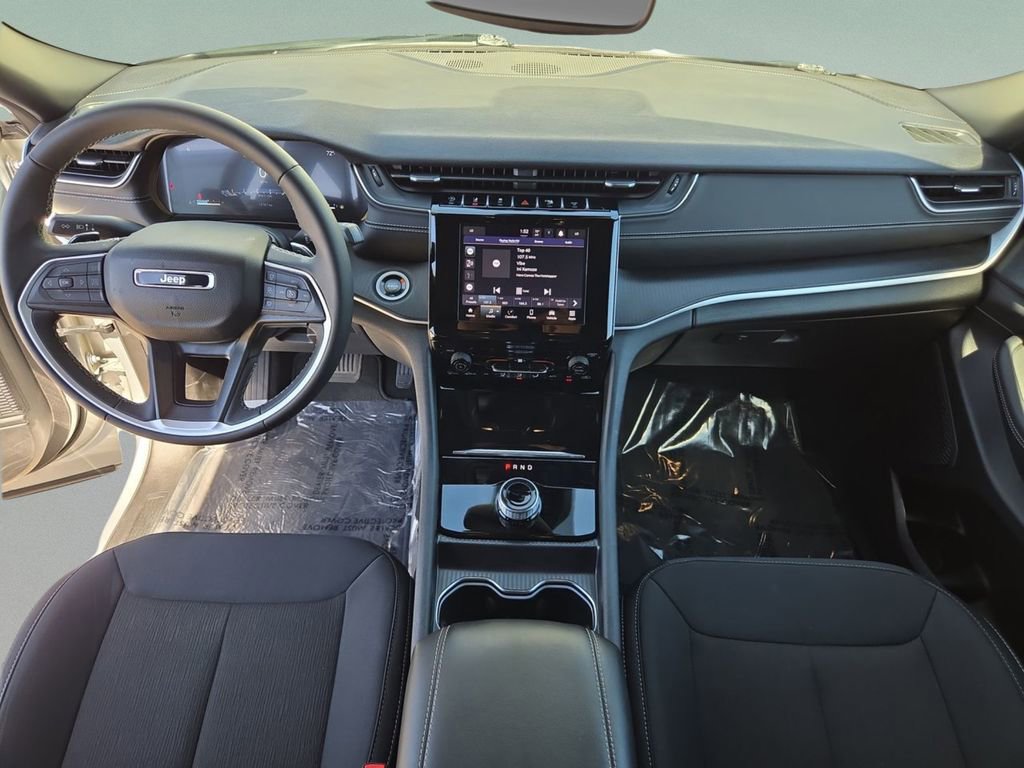 Certified 2024 Jeep Grand Cherokee L Laredo image 18