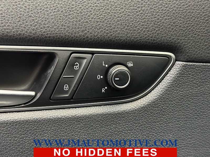 Used 2017 Volkswagen Passat 1.8T R-Line w/ R-Line Lighting Package image 38