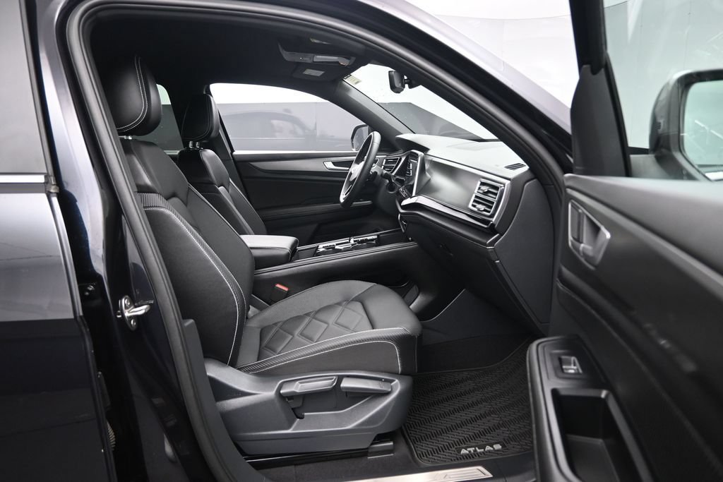 Used 2024 Volkswagen Atlas Cross Sport SE AWD/4WD image 27
