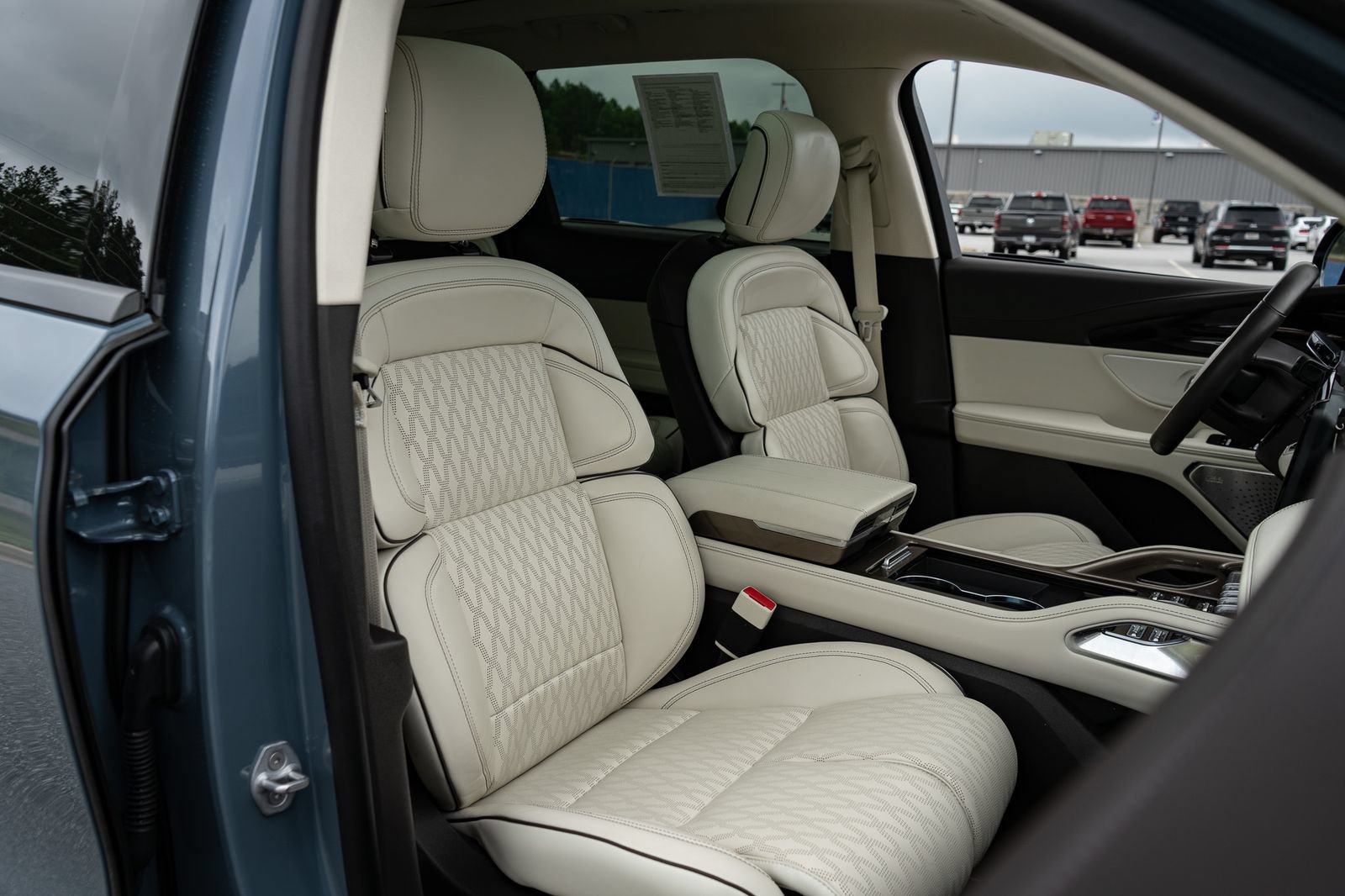 Used 2025 Lincoln Nautilus Black Label AWD/4WD image 43