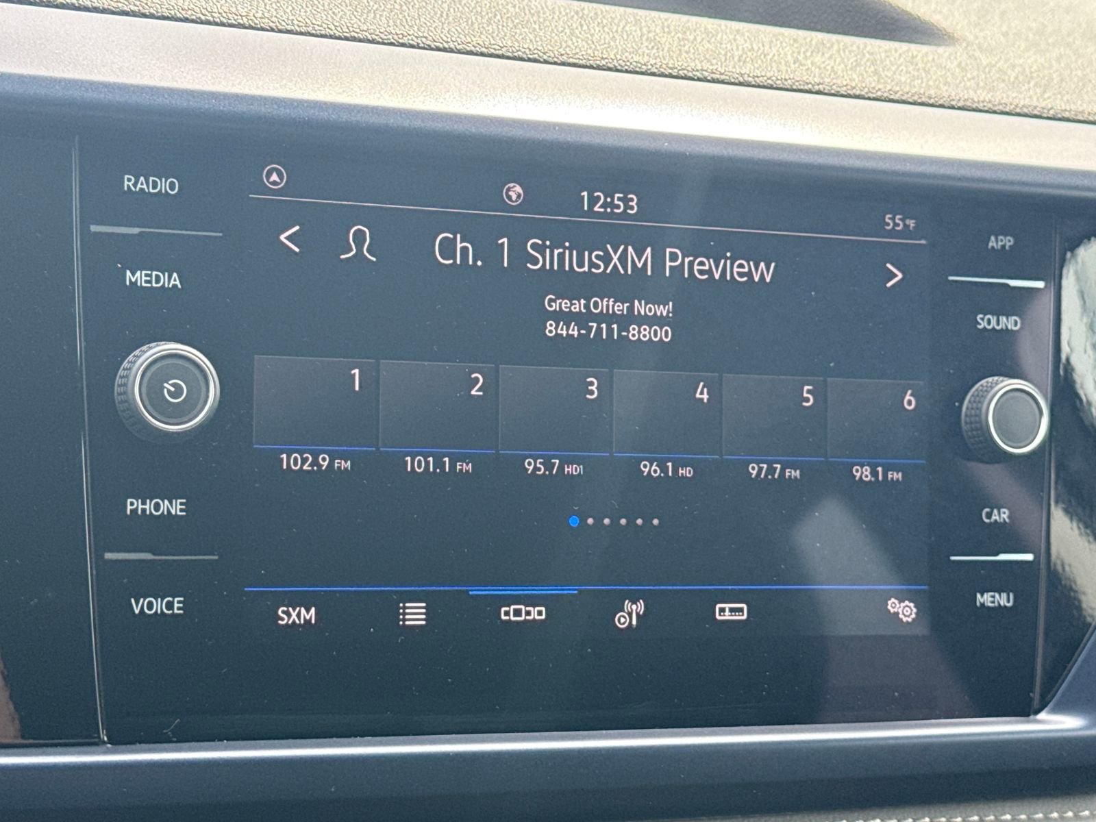 Certified 2024 Volkswagen Taos SE image 30