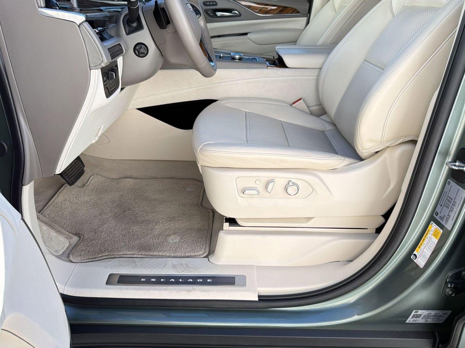 Certified 2024 Cadillac Escalade Premium Luxury Platinum w/ Heavy-Duty Trailer Package AWD/4WD image 11
