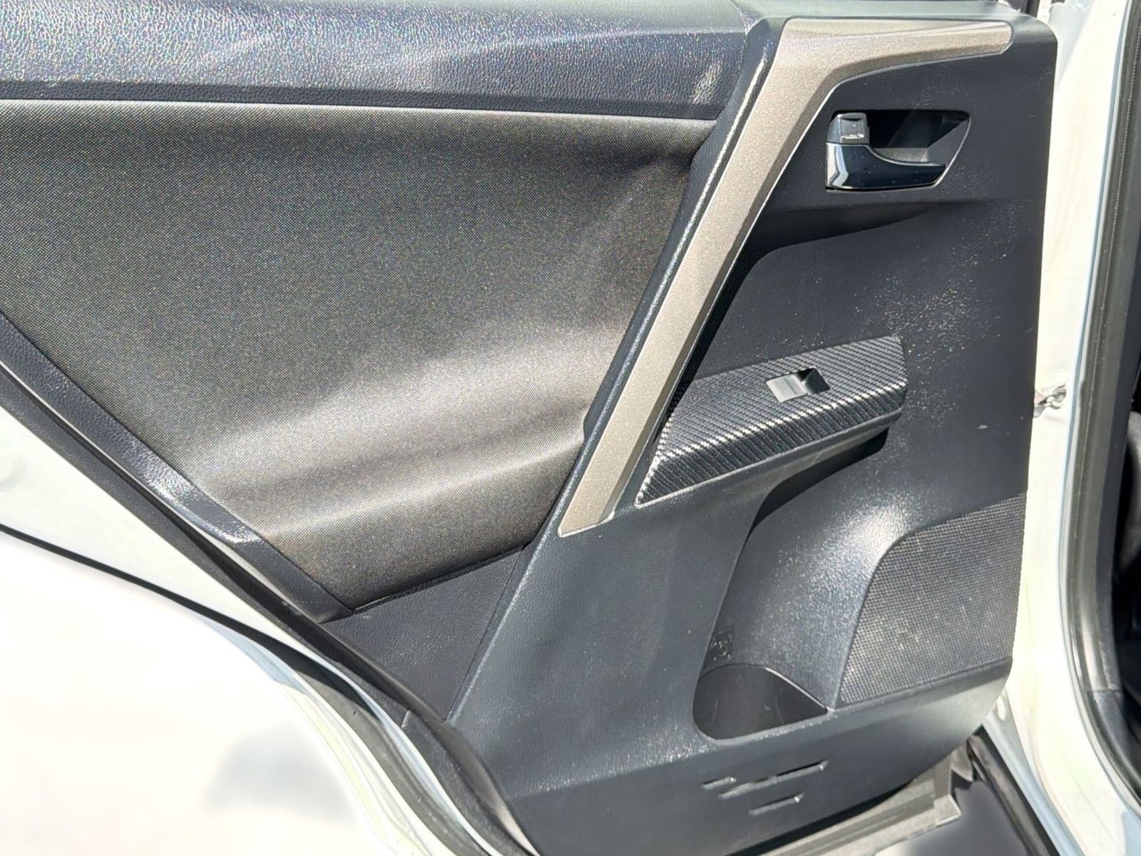 Used 2015 Toyota RAV4 XLE image 29