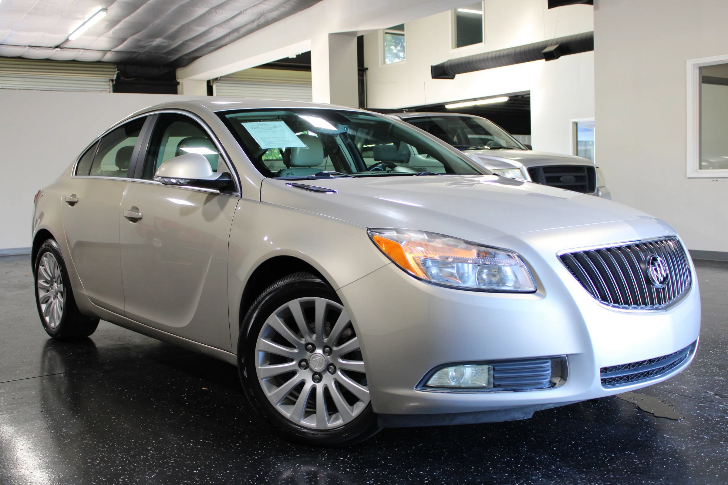 Used 2012 Buick Regal Leather FWD image 31