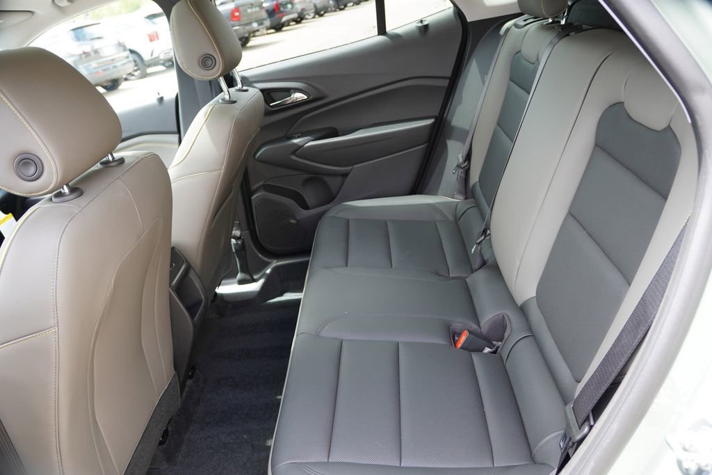 Used 2024 Chevrolet Trax ACTIV w/ Sunroof Package FWD image 17
