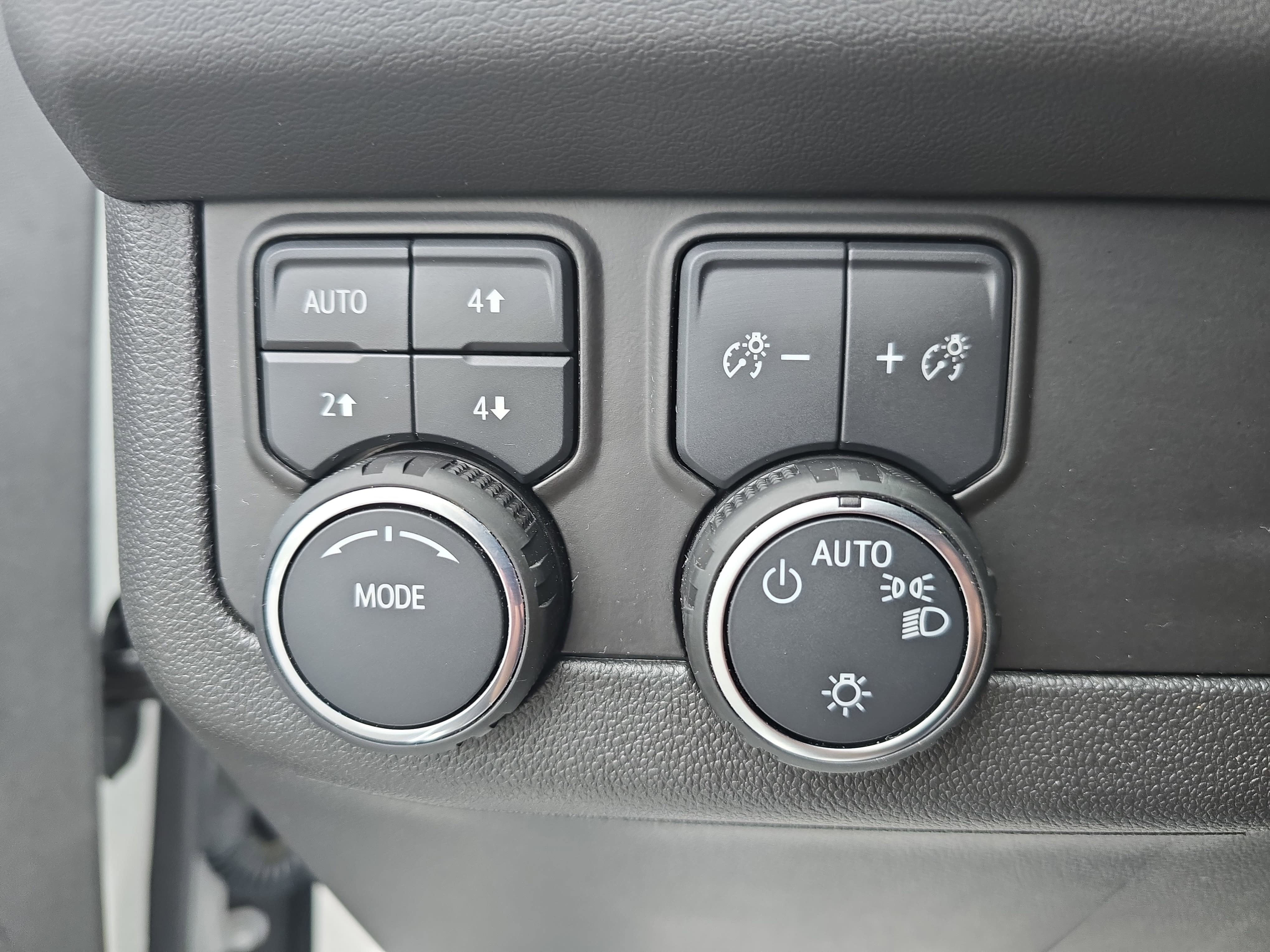 Used 2024 Chevrolet Tahoe Premier AWD/4WD image 27