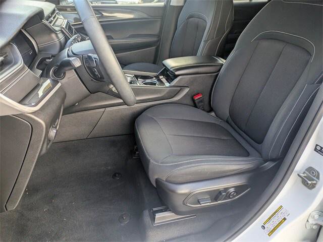 Certified 2023 Jeep Grand Cherokee Laredo image 14