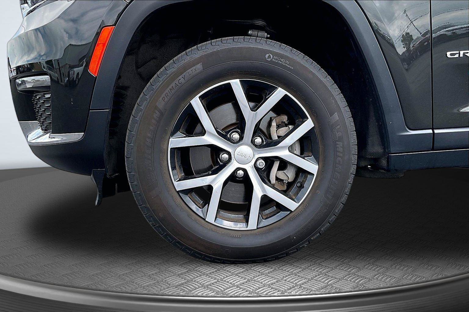 Used 2023 Jeep Grand Cherokee L Limited AWD/4WD image 10