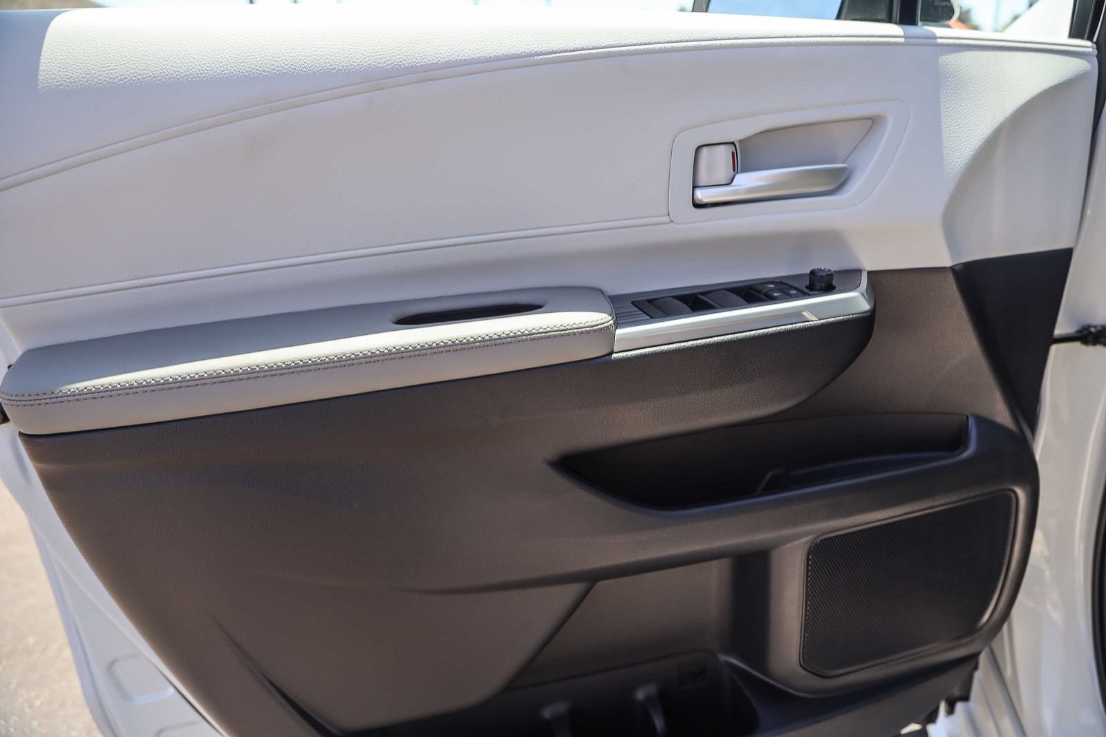 New 2026 Toyota Sienna XLE FWD image 21