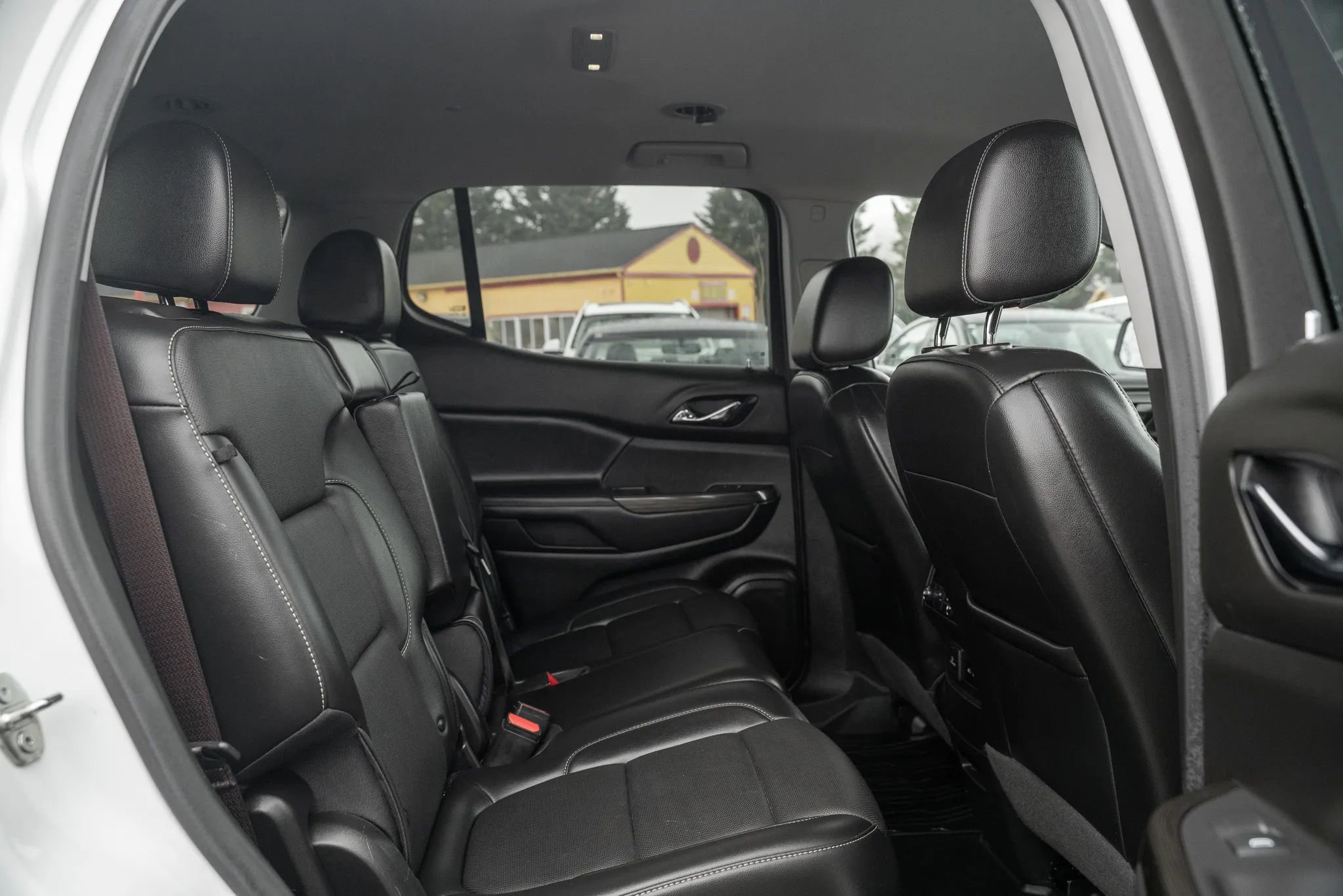 Used 2022 GMC Acadia SLT w/ LPO, Floor Liner Package image 12