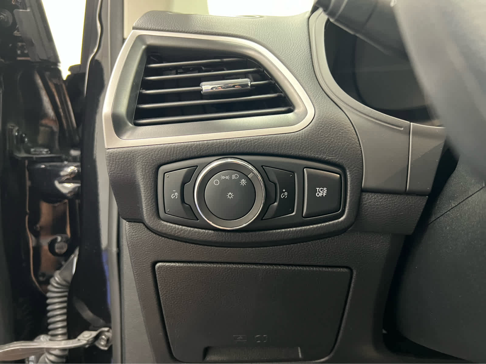 Used 2024 Ford Edge SE w/ Black Appearance Package image 19