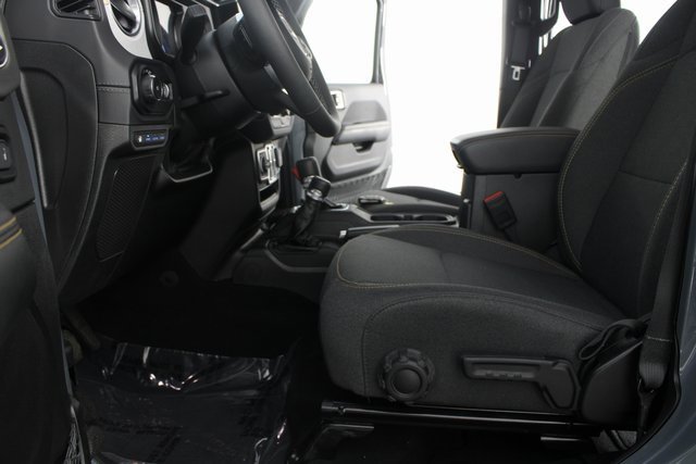 Used 2025 Jeep Wrangler Unlimited Sahara image 15