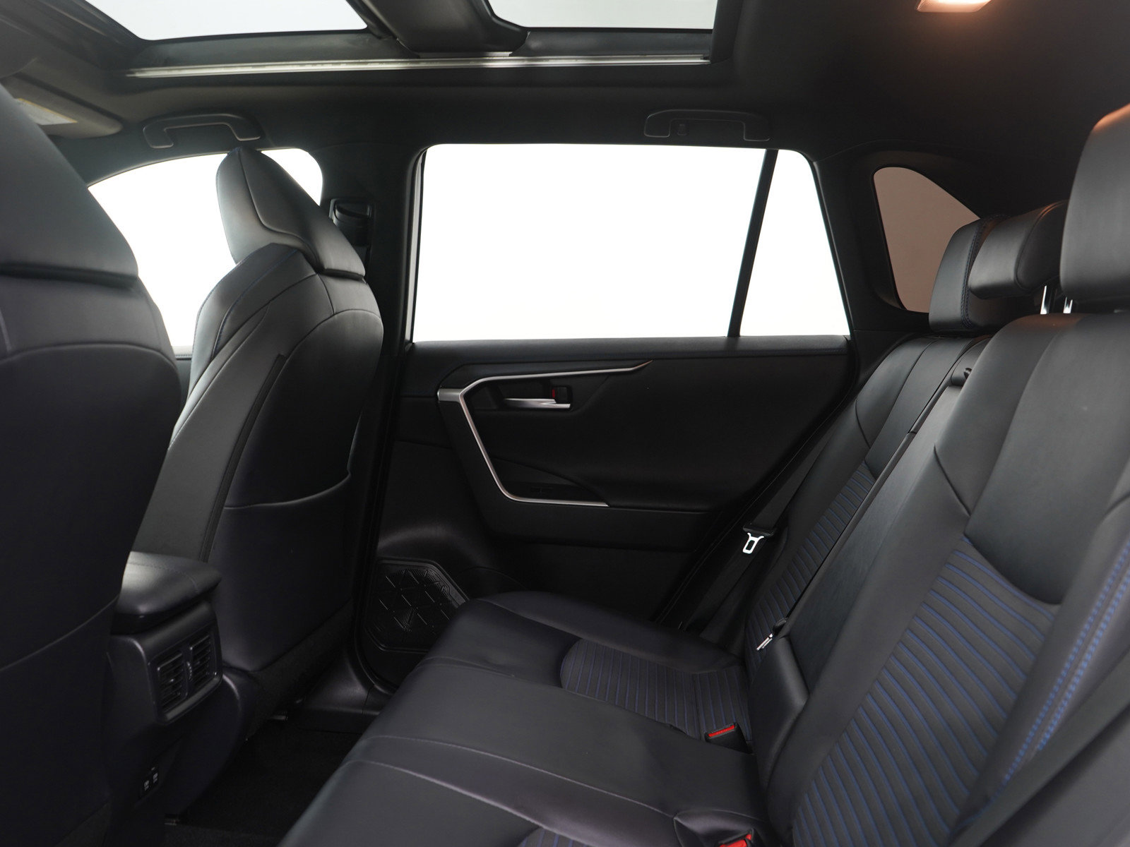 Used 2020 Toyota RAV4 XSE image 19