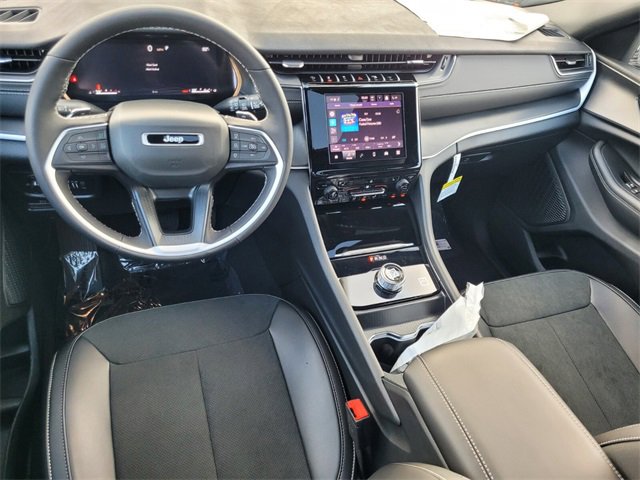 New 2025 Jeep Grand Cherokee Altitude image 11