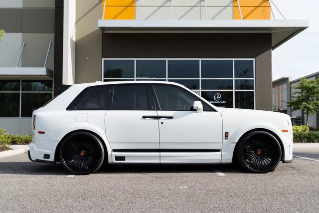 Used 2023 Rolls-Royce Cullinan w/ Cullinan Package image 2