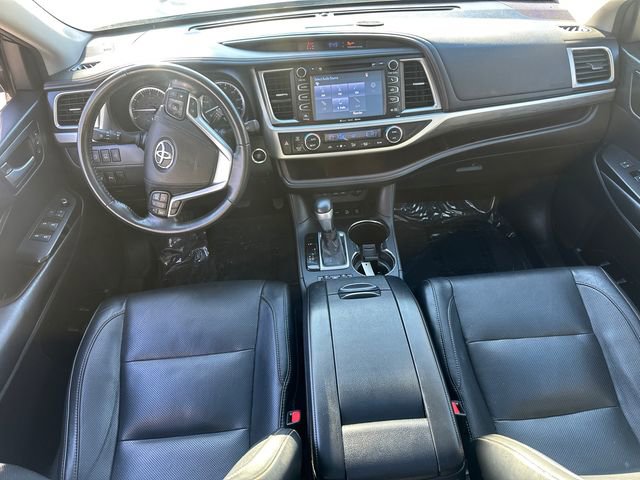 Used 2018 Toyota Highlander Limited Platinum image 18