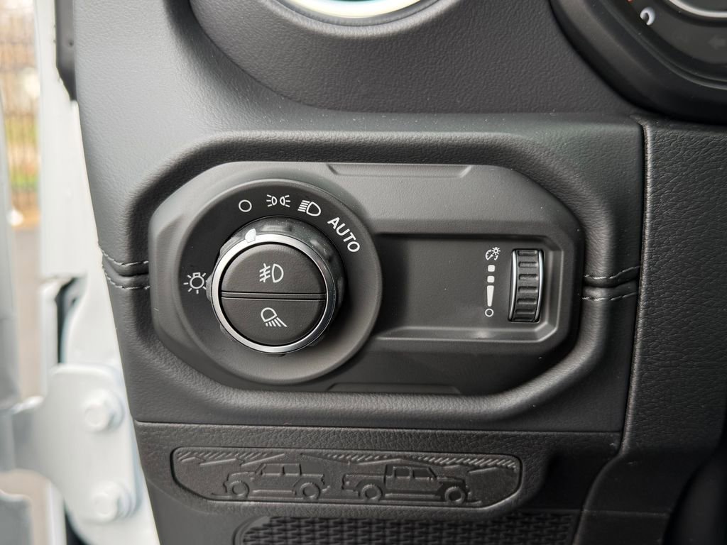 New 2026 Jeep Gladiator Sahara image 18