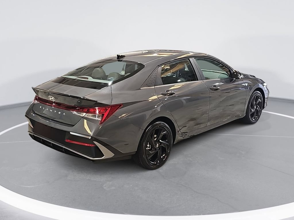 New 2026 Hyundai Elantra SEL Sport Premium FWD image 5