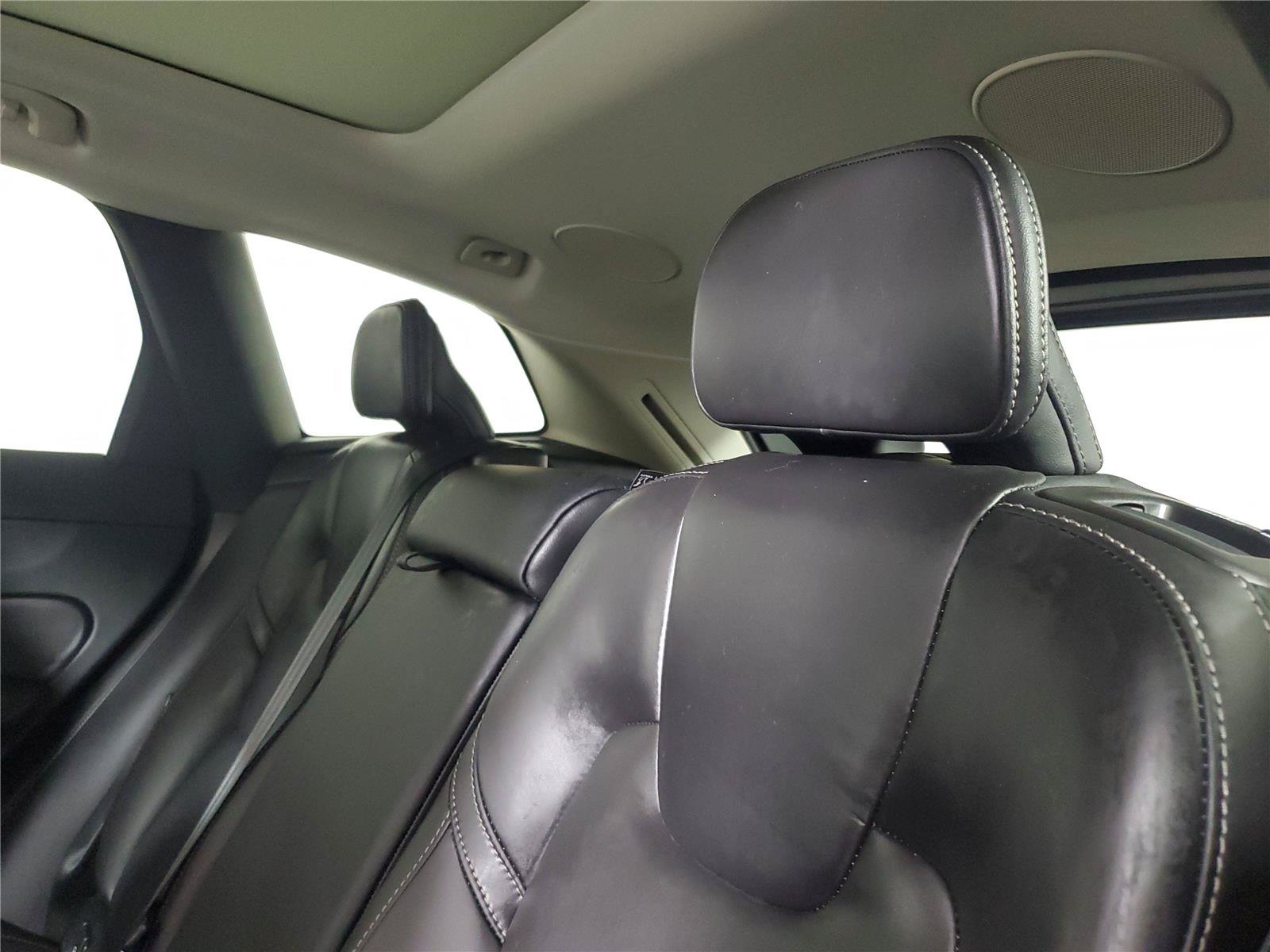 Certified 2023 Volvo XC60 B5 Ultimate w/ Climate Package FWD image 12