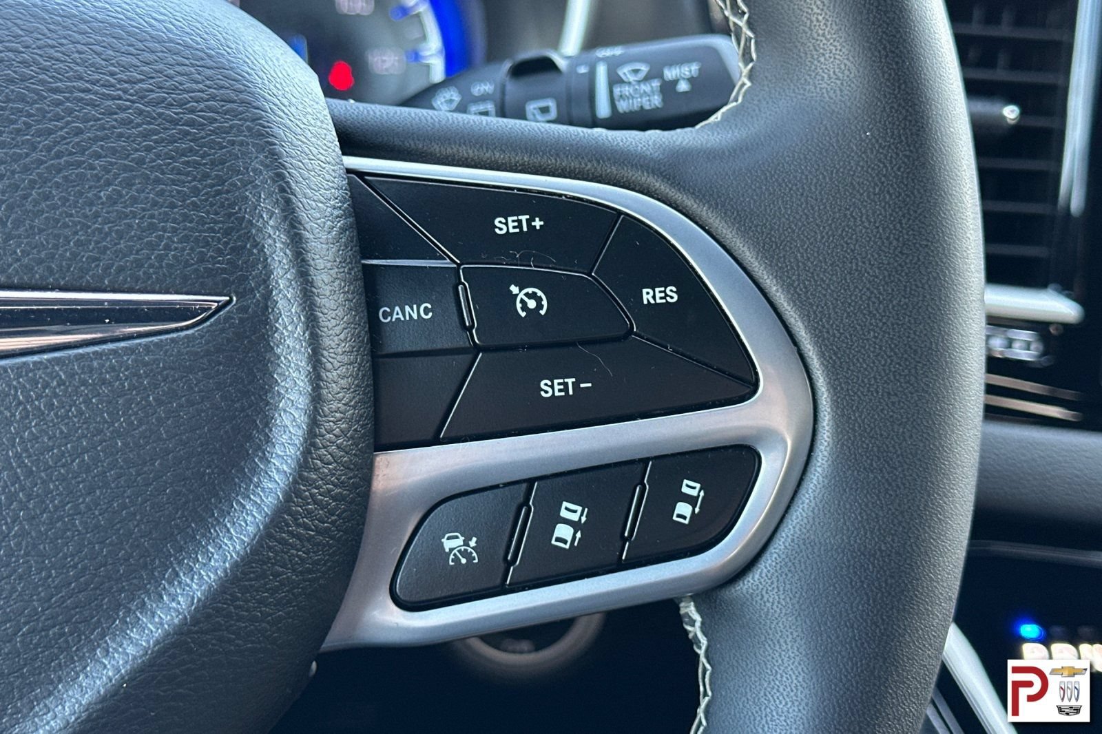 Used 2025 Chrysler Pacifica Select FWD image 30