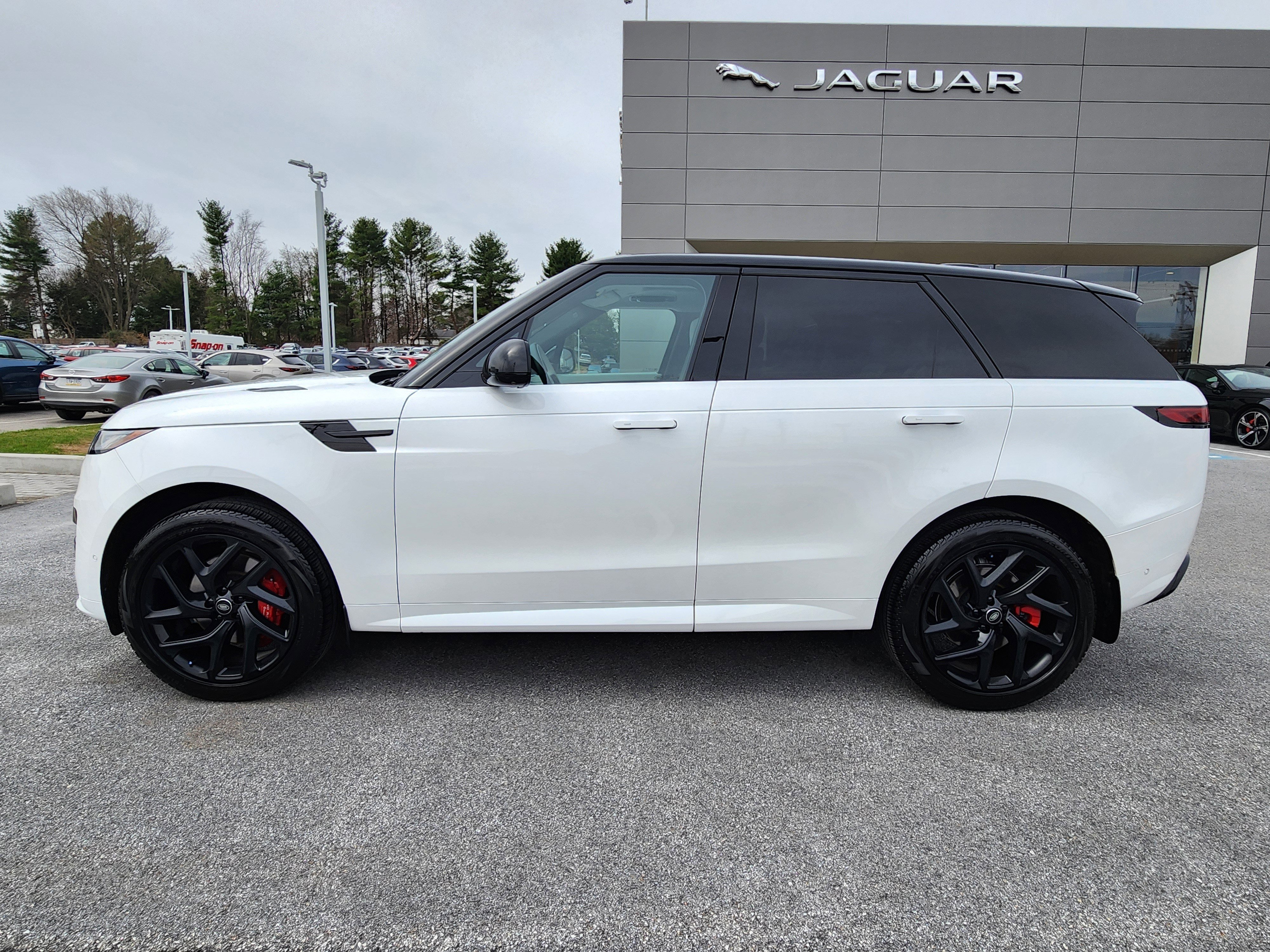 Certified 2025 Land Rover Range Rover Sport Dynamic SE image 5