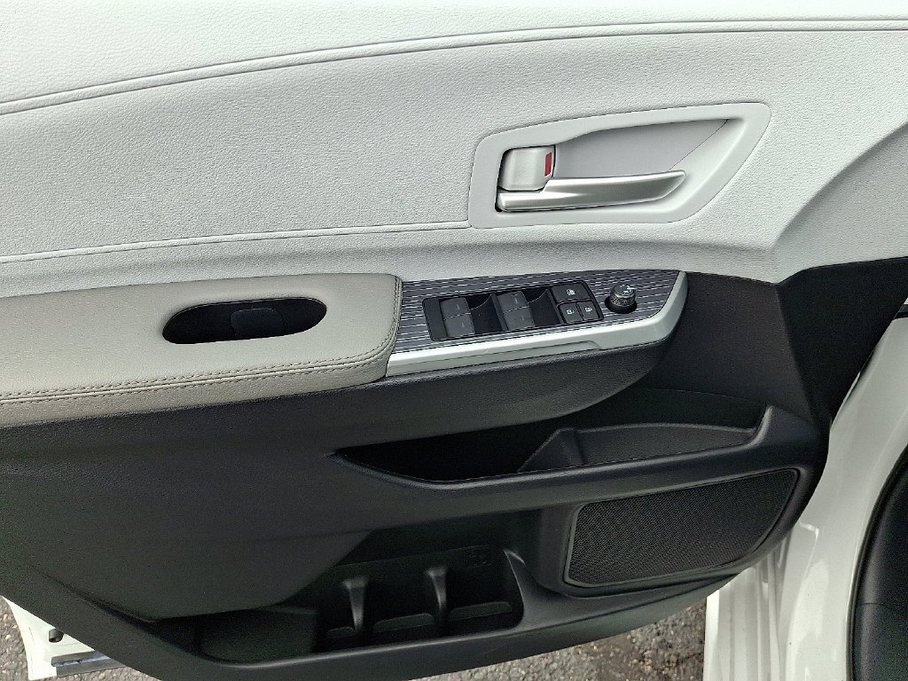 Certified 2026 Toyota Sienna XLE FWD image 15