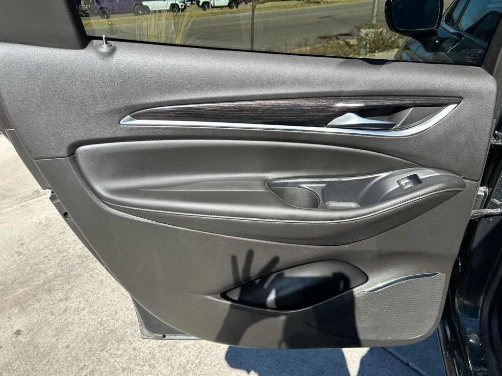 Used 2021 Buick Enclave Avenir w/ Avenir Technology Package image 27