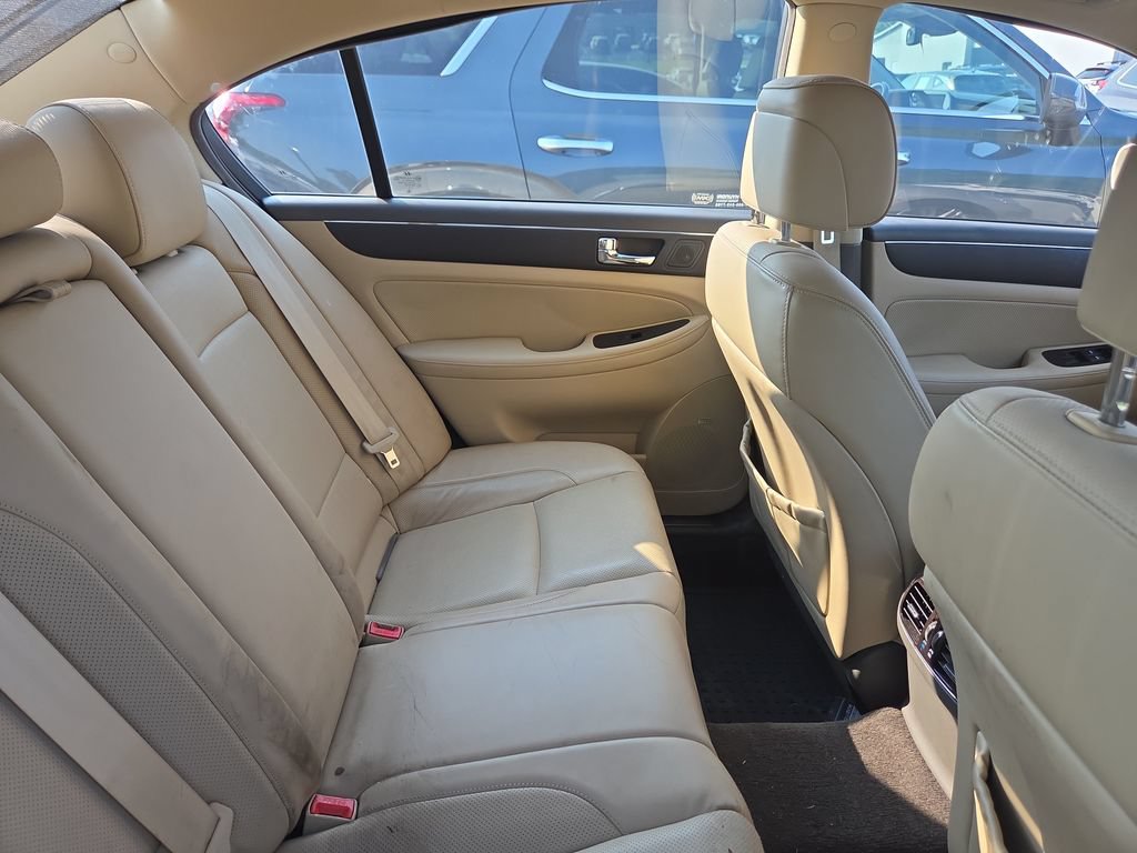 Used 2011 Hyundai Genesis 3.8 w/ Technology Pkg 4 RWD image 10