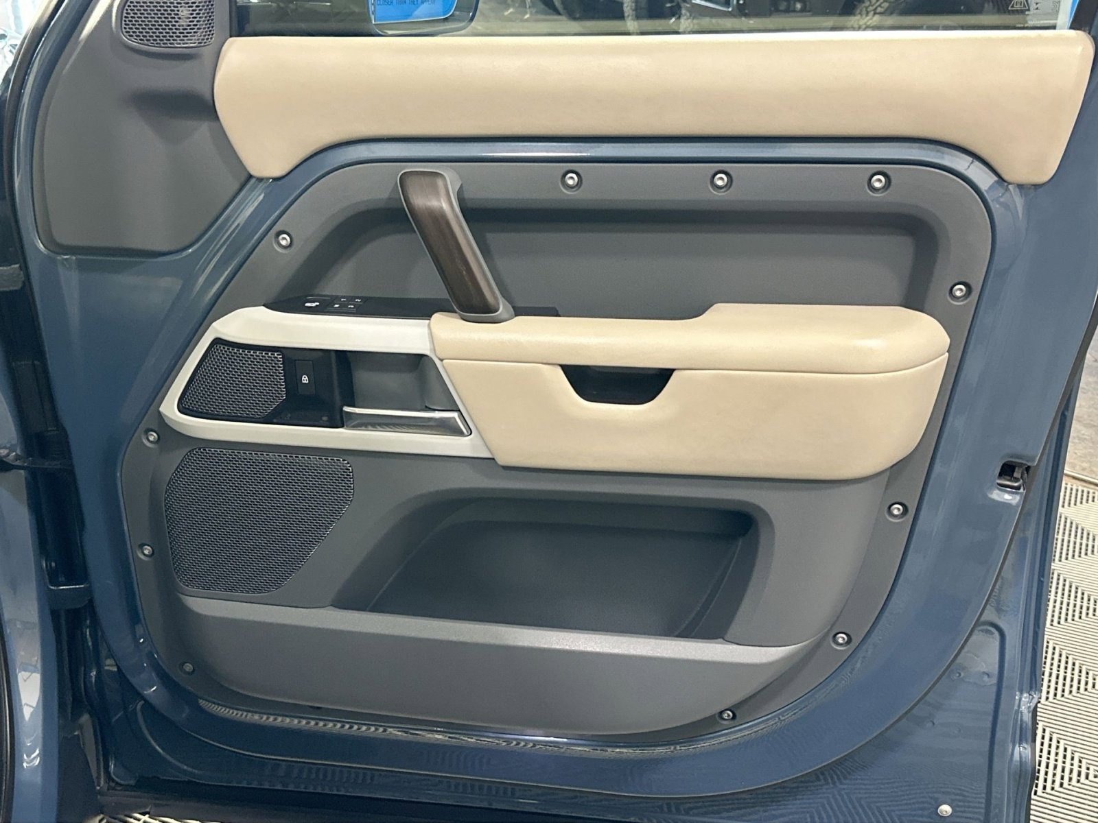 Used 2020 Land Rover Defender 110 HSE image 41