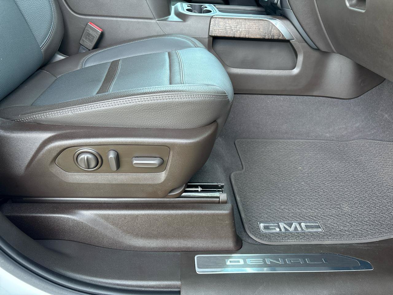 Used 2021 GMC Sierra 3500 Denali w/ Technology Package AWD/4WD image 12