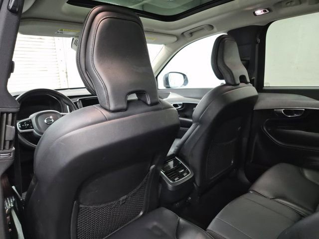 Used 2022 Volvo XC90 T5 Momentum w/ Climate Package AWD/4WD image 16