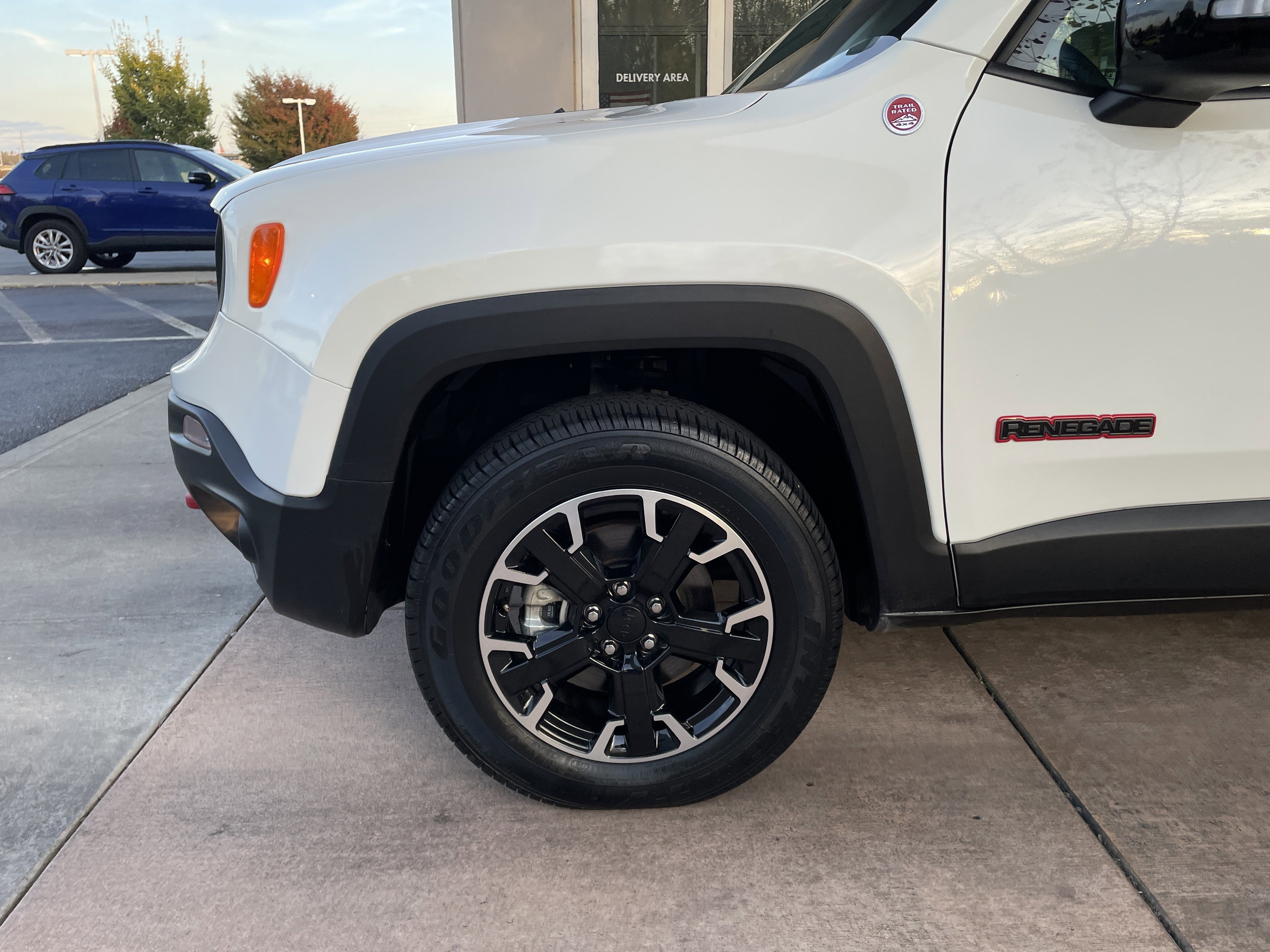 Used 2023 Jeep Renegade Trailhawk image 25